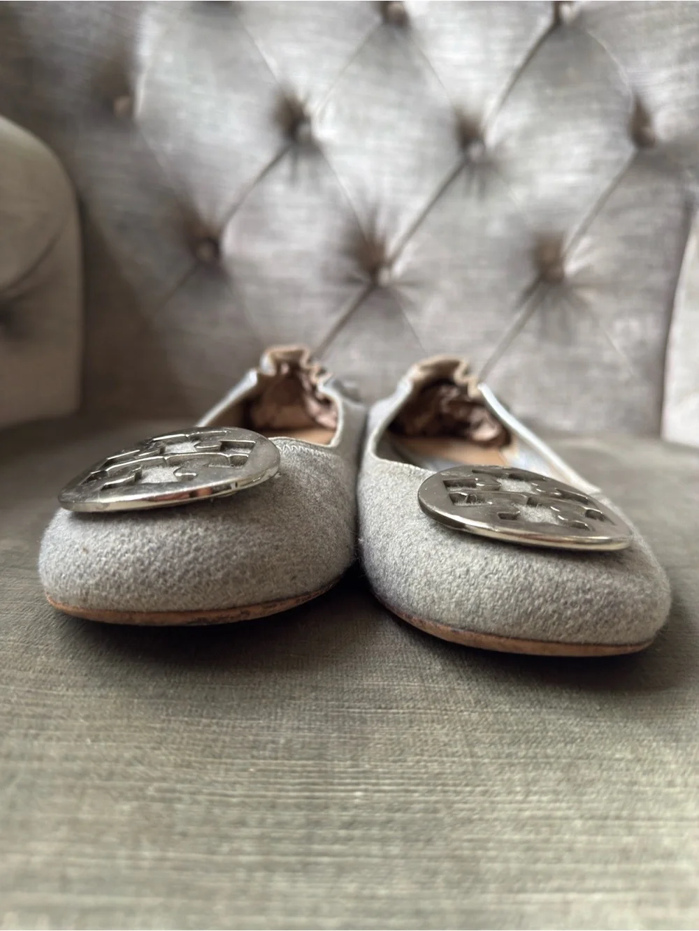 Tory Burch Reva Gray Wool Flannel Ballet Flats Size 8.5M Silver Medallion